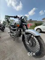 Royal Enfield classic 350 only 6500km running