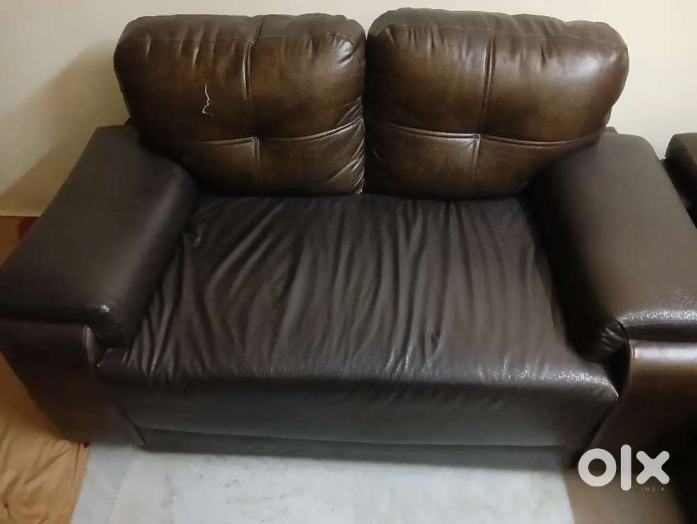 Good Condition Sofa And Dinning Table