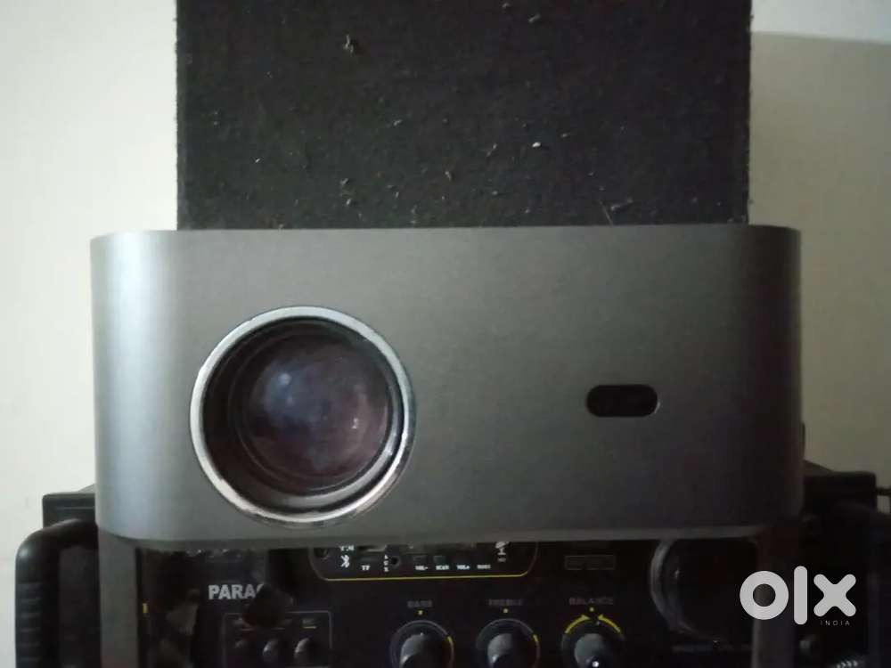 Dust proof Projector 4k support with autofocus & gaming monitor