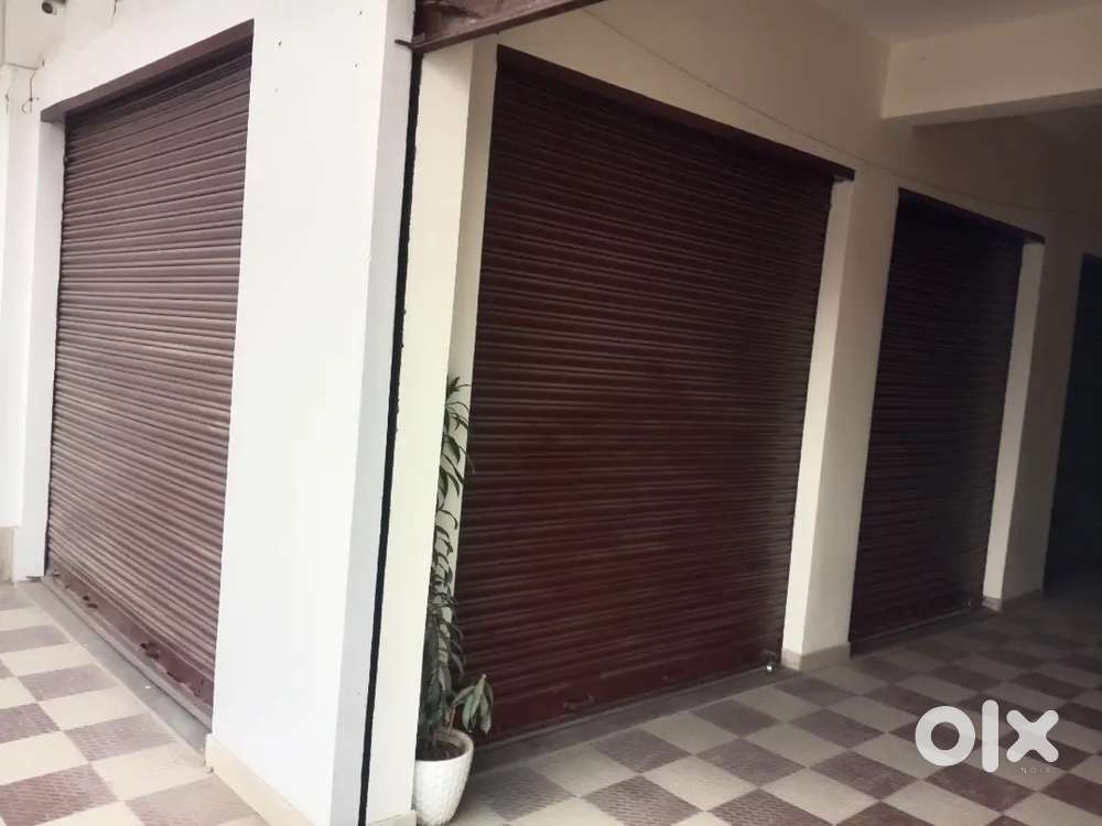 300 s/f & 800 s/f shop for rent