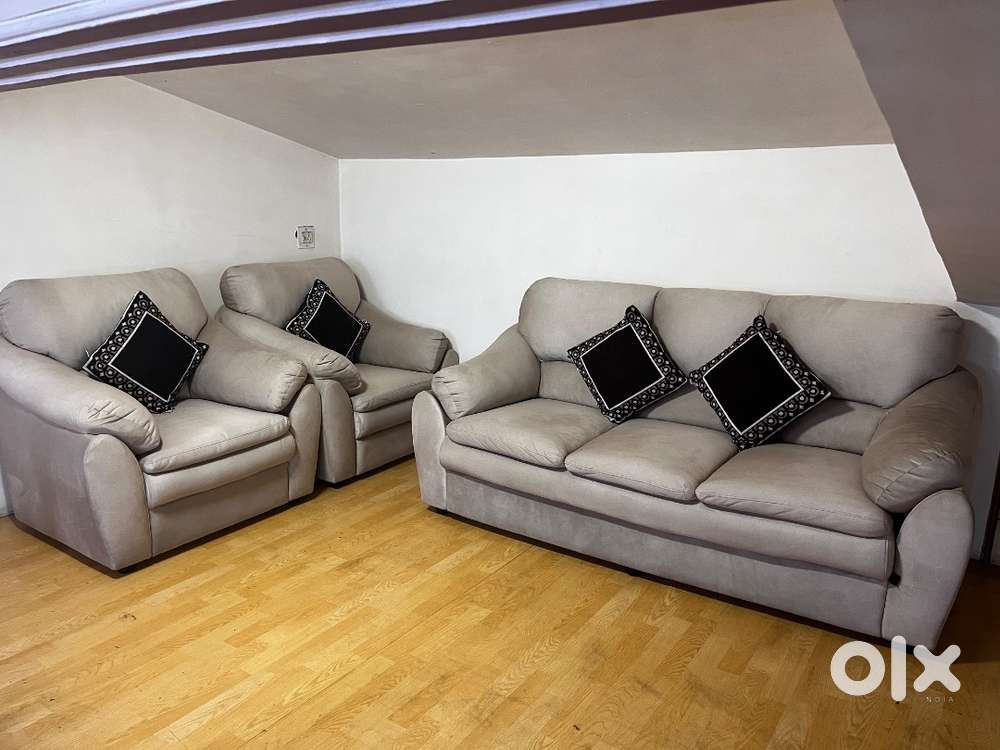 Modern Luxury Sofa Set – 1 Three-Seater + 2 Single-Seaters