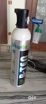 Oxygen gas cylinder