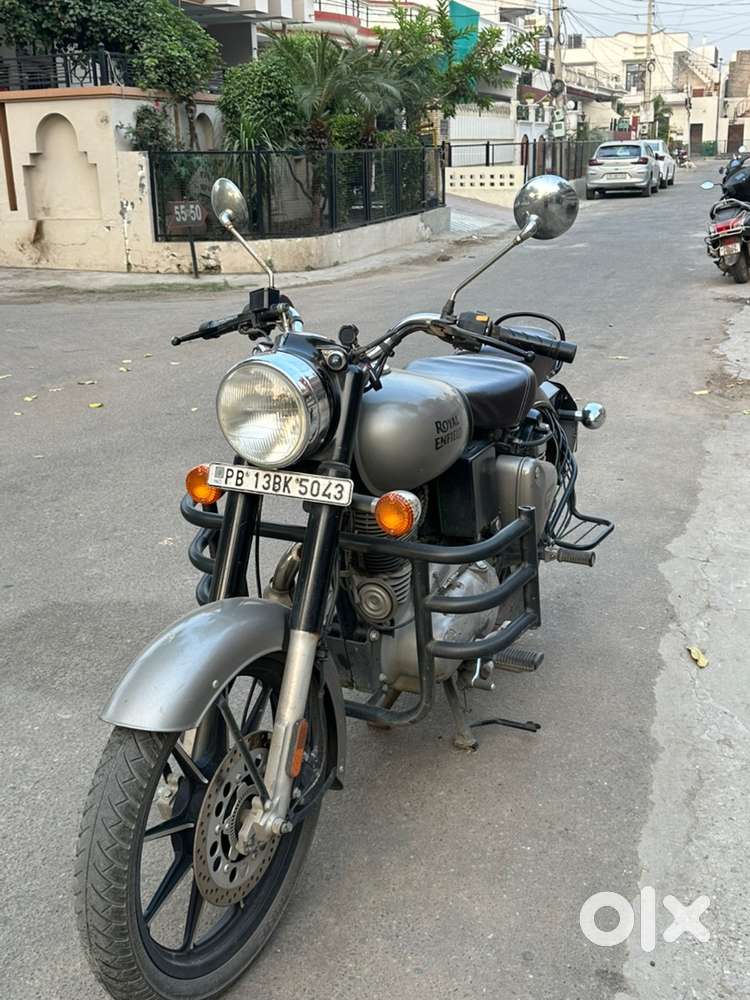 Royal Enfield Classic 350 (Gunmetal Grey)