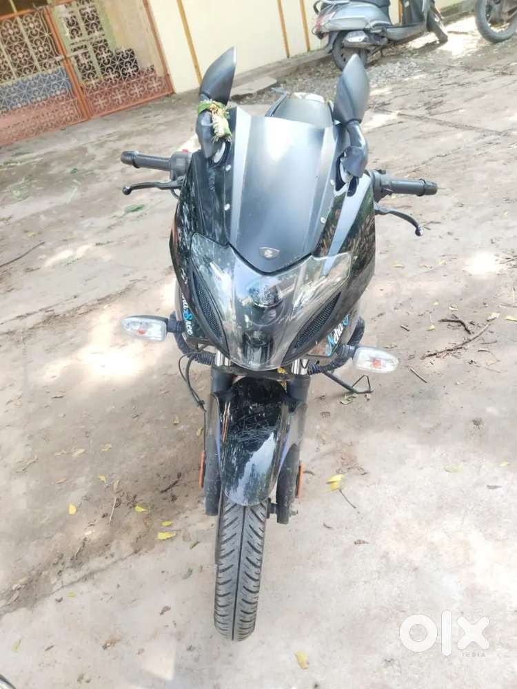 BAJAJ PULSAR 220F