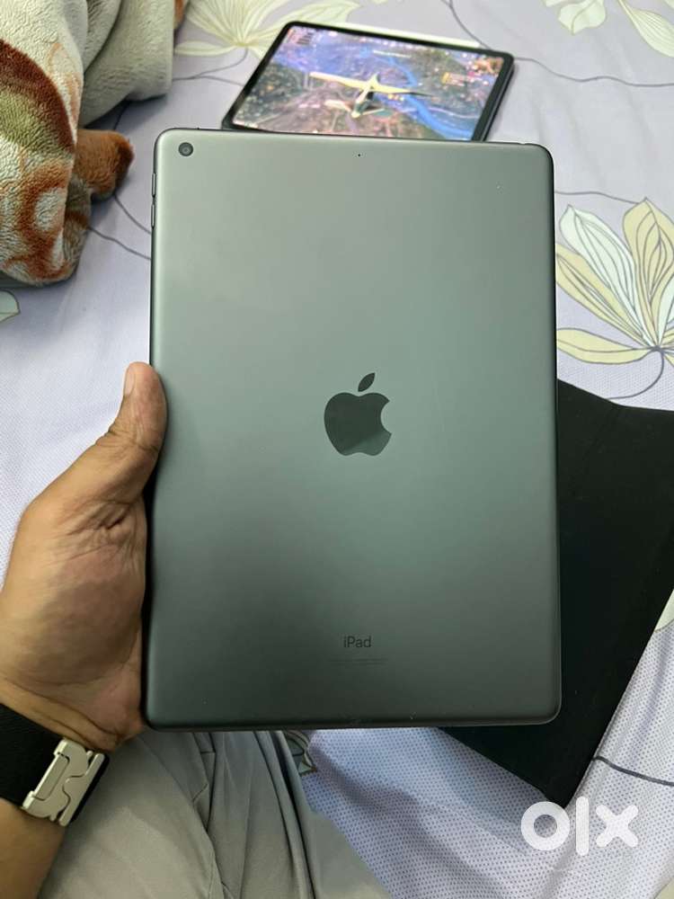 iPad 9th generation 64gb with charger