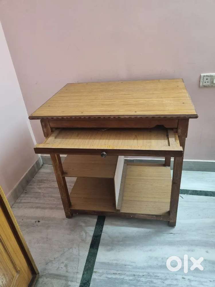 Computer table