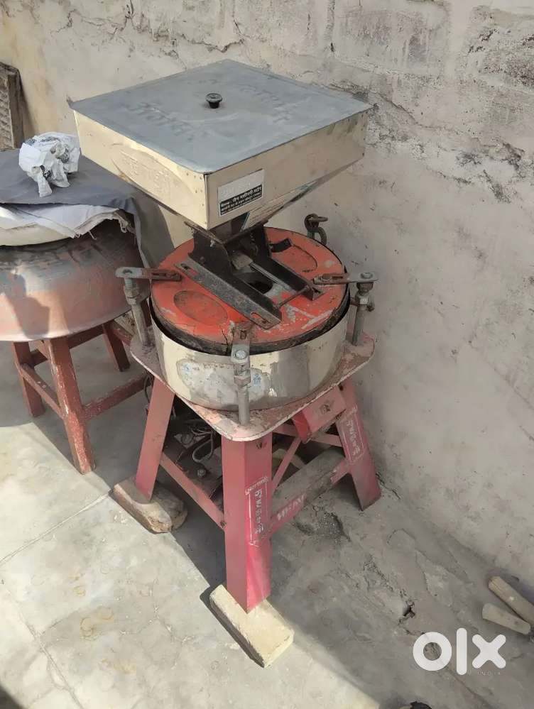 चक्की बेचनी है अच्छी कंडीशन में