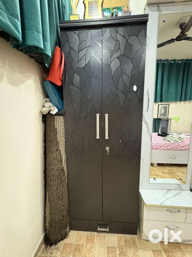 Stylish Wooden Wardrobe in Excellent Condition – Great Deal!