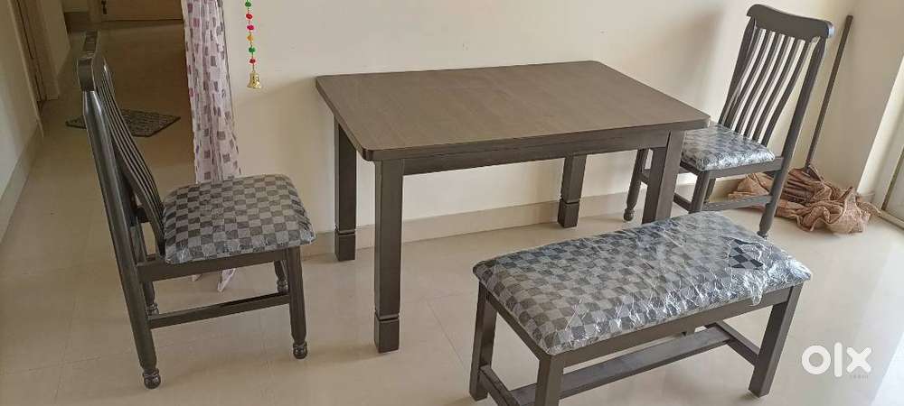 Dining table set