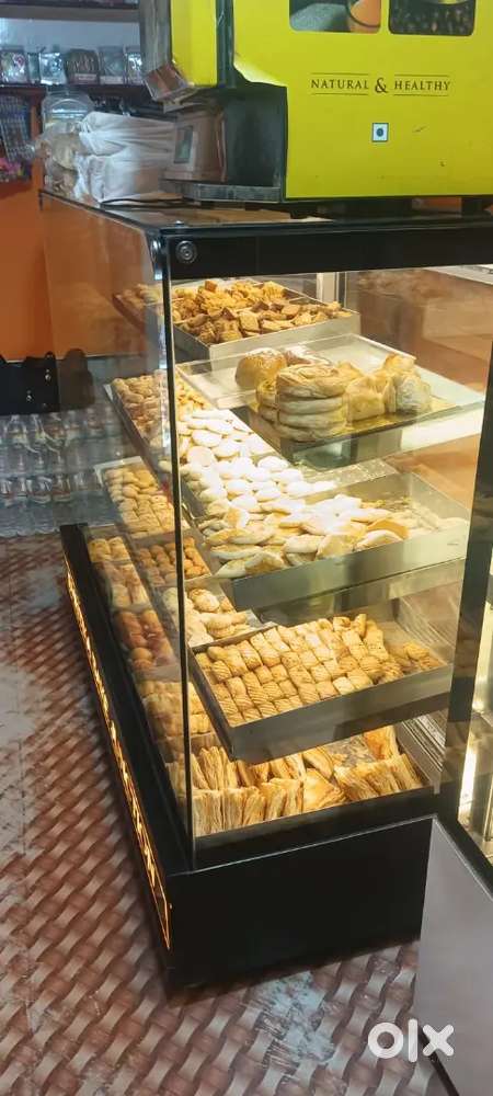 Bakery counter and cake counter