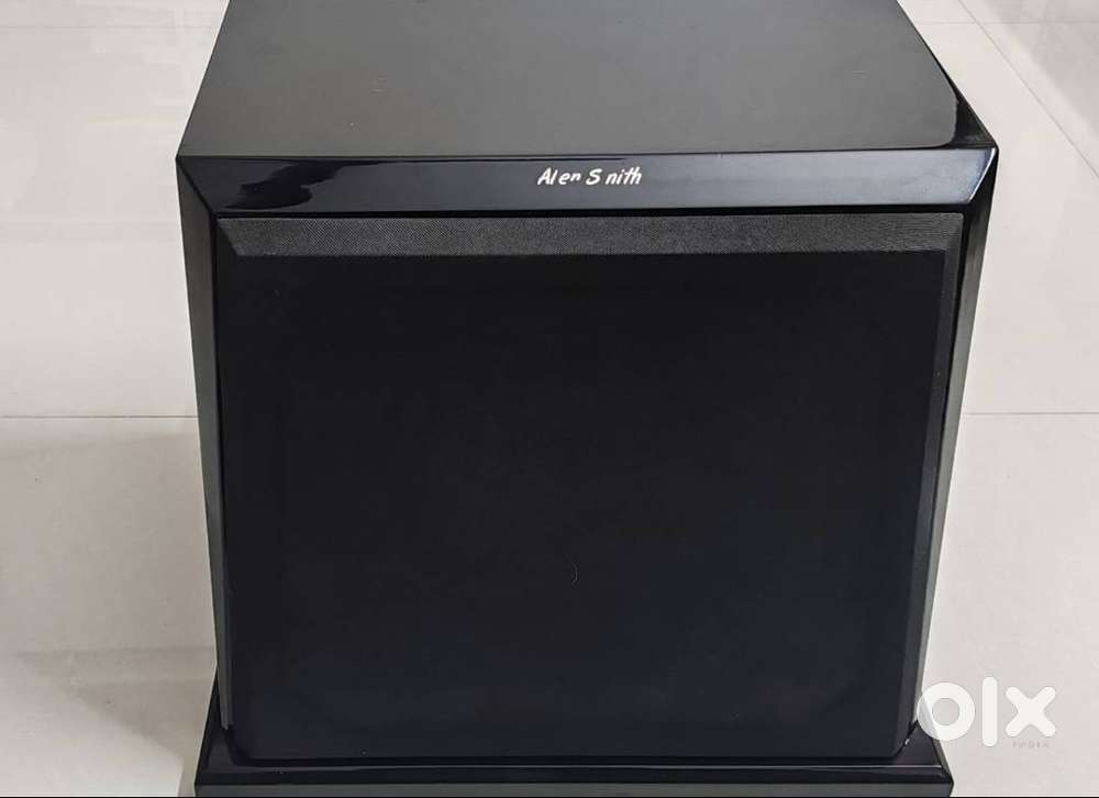 Custom Made Bookshelf Speakers and Active Subwoofer.