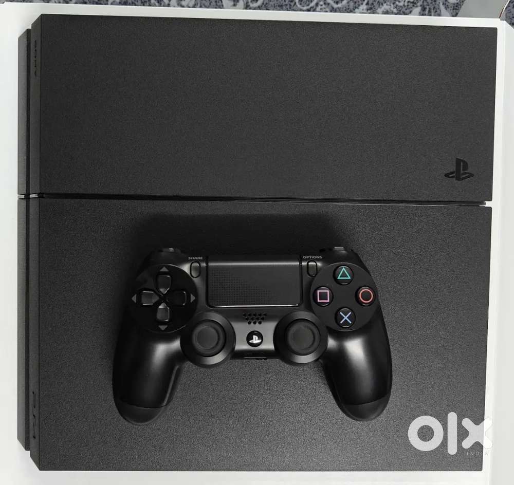 Play Station 4 Console