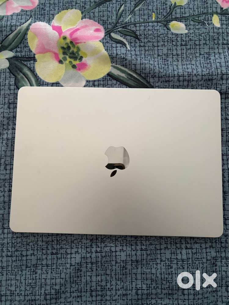 Macbook air m2 5months old under warranty