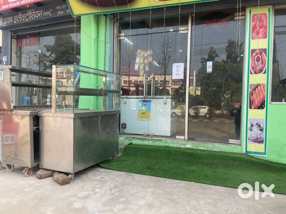 Good condition, restaurant and cafe