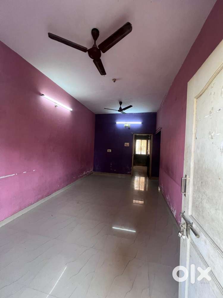 2BHK DADDY COLONEY NEAR PARK UNDER RENOVATION