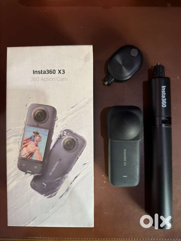 insta360 x3 with accessories