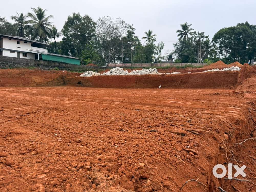 NELLAD 4.5 KM MANNOOR AIRAPURAM PLOTS NEAR KUNNIKKURUDY TRIKKALATHOOR