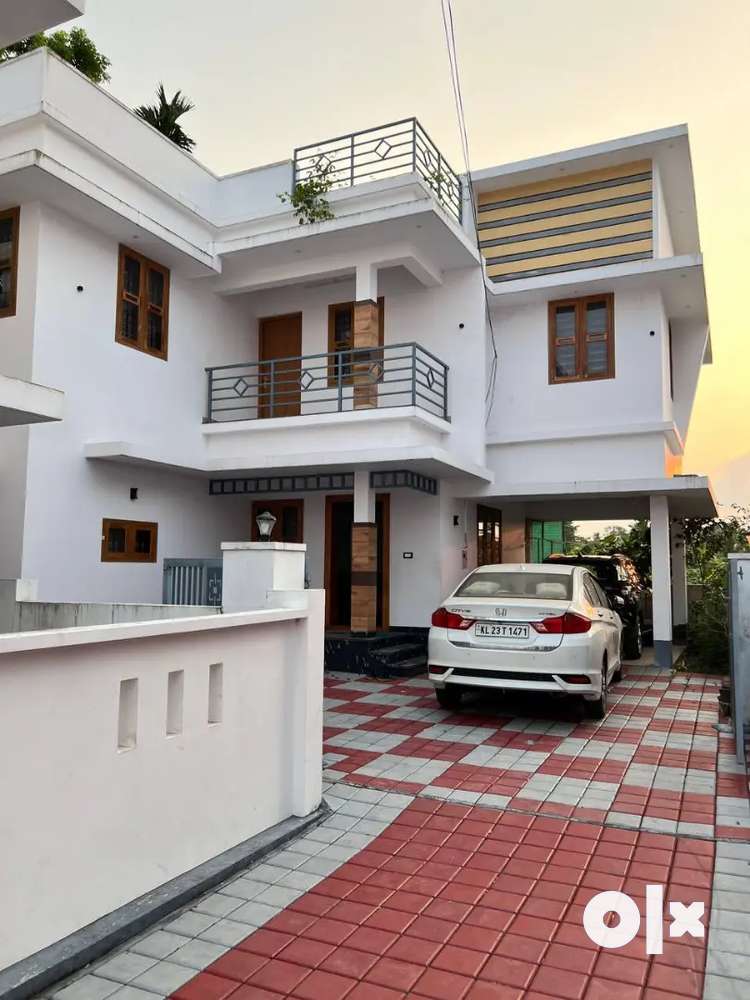 3 bhk House for sale with car parking in Neericode-2 years old