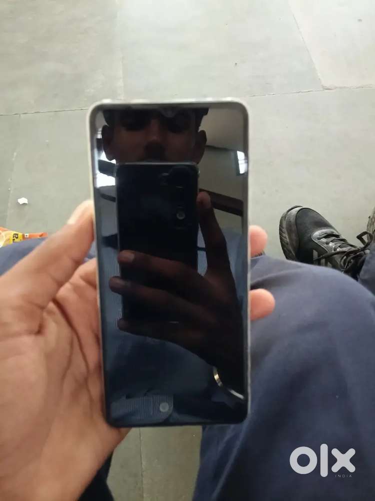 4g 8+8 128GB Goldan color. back glass cark hai .baki all okay hai