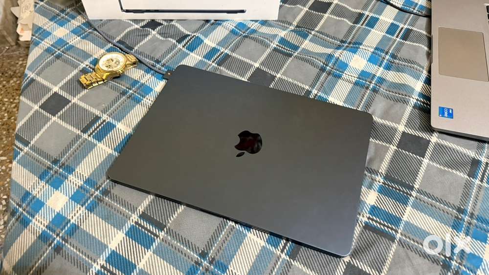 Macbook Air M2 Midnight Black 13 inch
