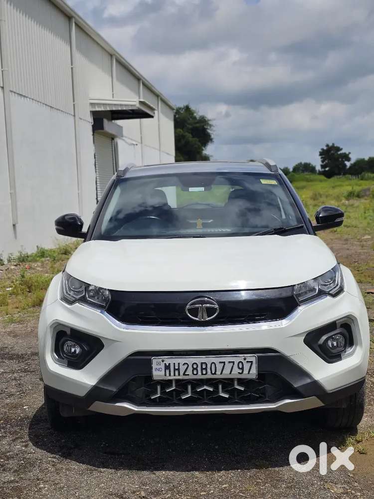 DUAL TONE  
SUNROOF
AIR PURIFIER
AUTO HEAD LAMP
AUTO WIPER
LED DRL