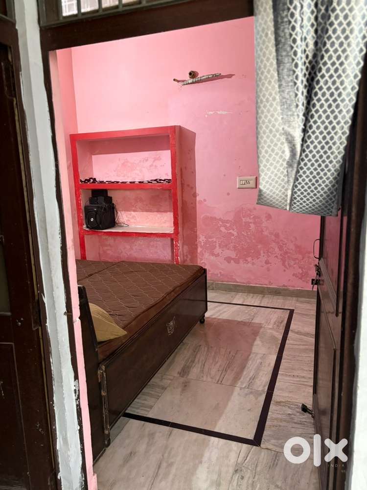 Sharing room for girls