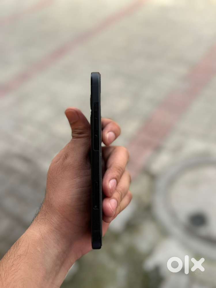 iPhone 16 Black / 128