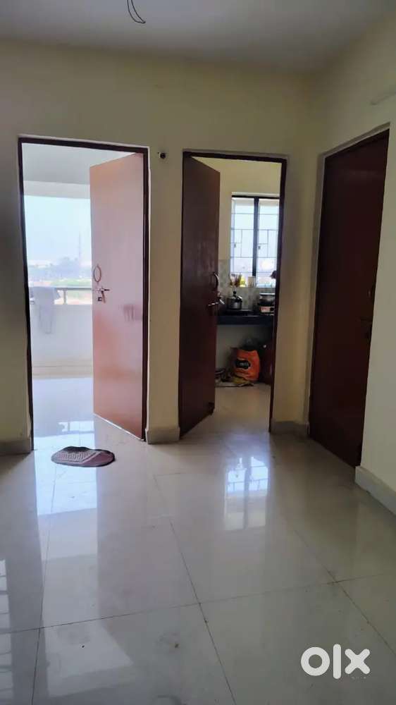 Only for female roommate required