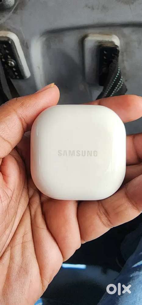 Ear buds,buds,samsung buds