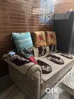 Sofa sates f wooden table top glass