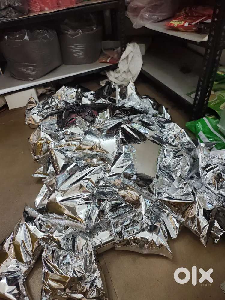 चायपत्ती पैकिंग और ई रिक्शा ड्राइविंग के लिए आदमी होना