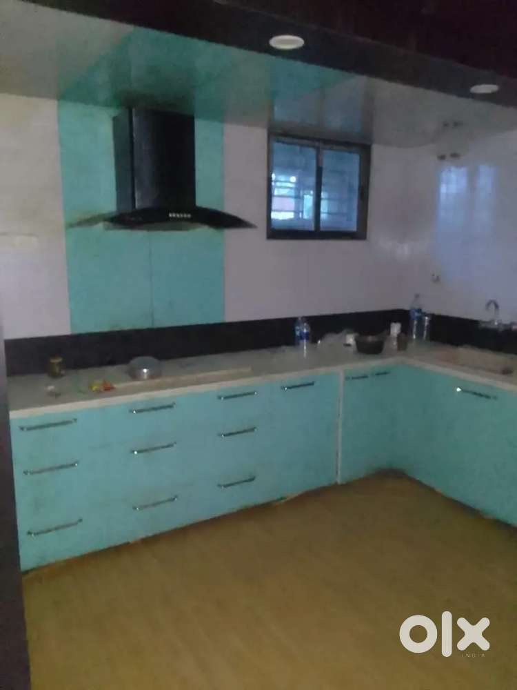 Independent 2BHK RCC Building for bachelor and couple