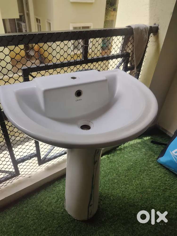 Wash basin with Stand