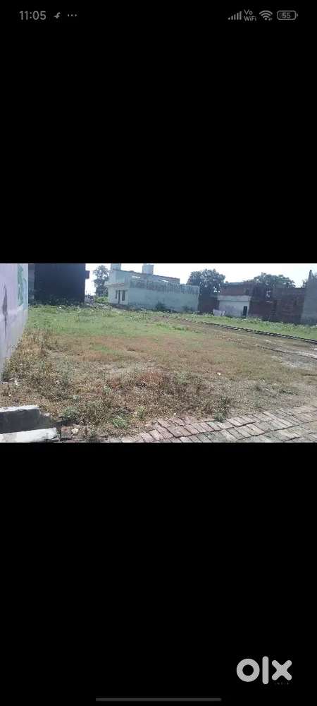 Clark nagar mai hai plot or hyve se 100-200 meter andar hai plote