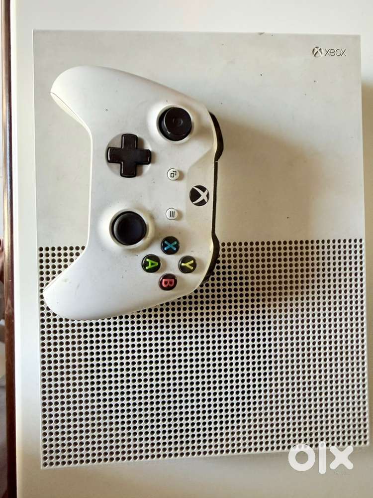 XBOX ONE S 1 TB & Controller