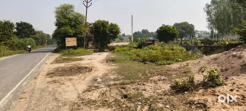 Agra -Jalesa mudi chauraha main road par plot for sale in best locat.