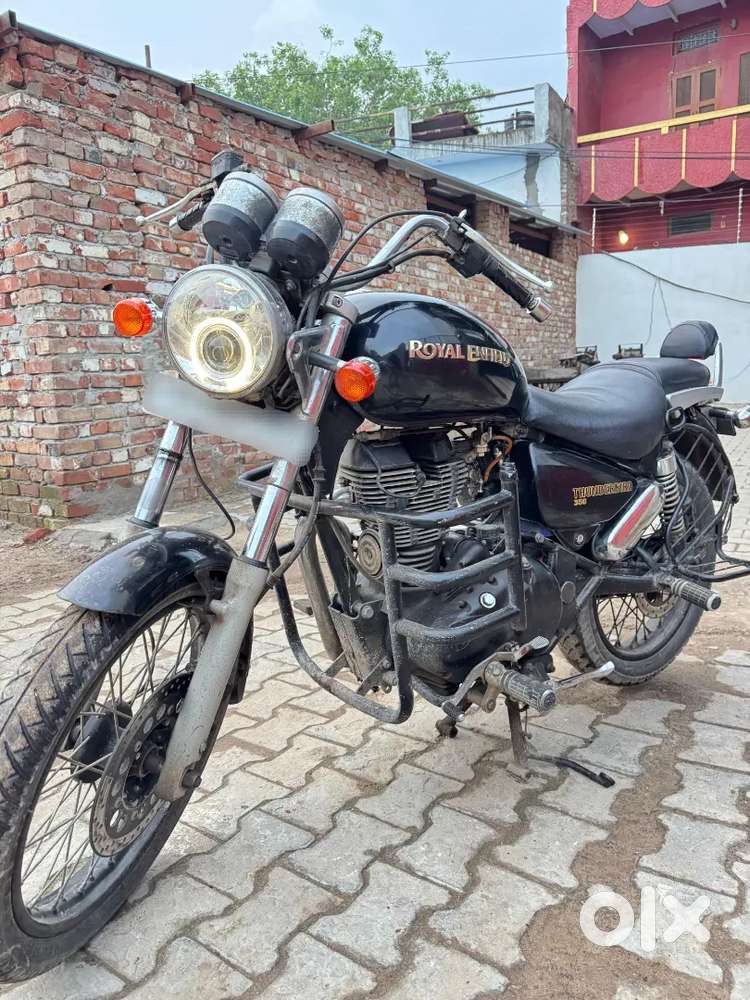 ROYAL ENFIELD. THUNDERBIRD 350 (BLACK COLOUR)