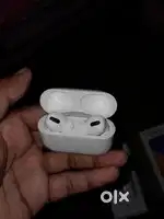 Iphone  airpods pro only 6 month old