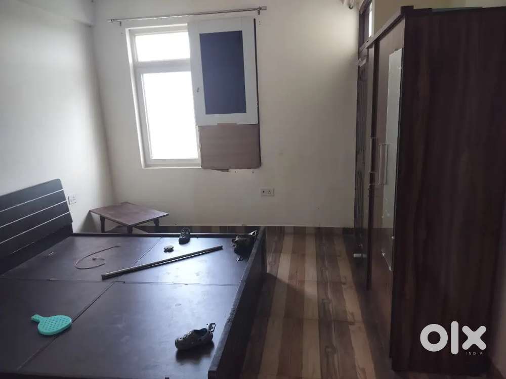 Flat apartment job class family bachelor satrikh road chinhat