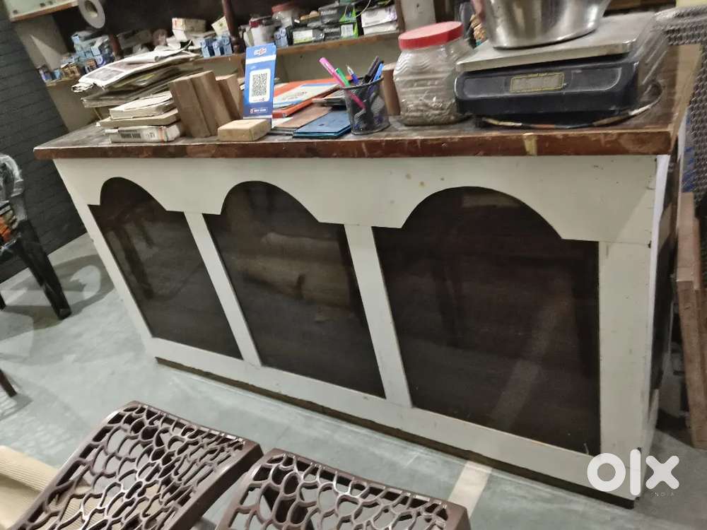 Counter and shop rayk
