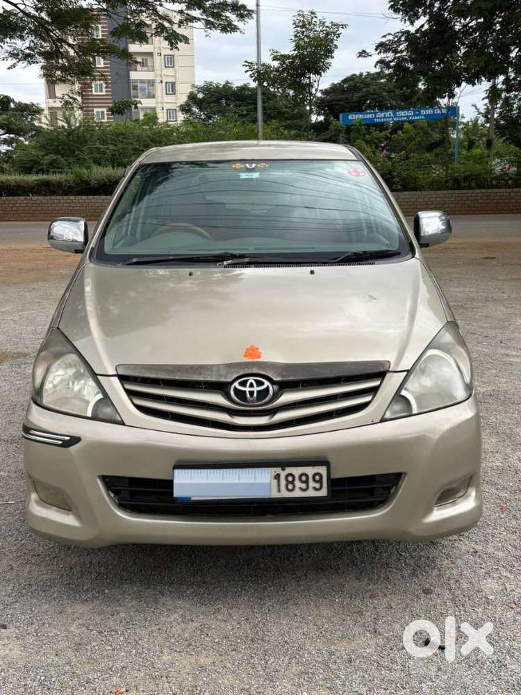 Toyota Innova 2012-2013 2.5 E Diesel PS 8-Seater, 2011, Diesel