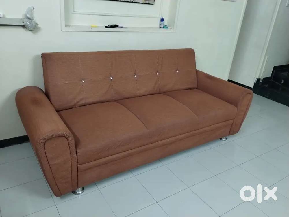Well maintained Sofa Set