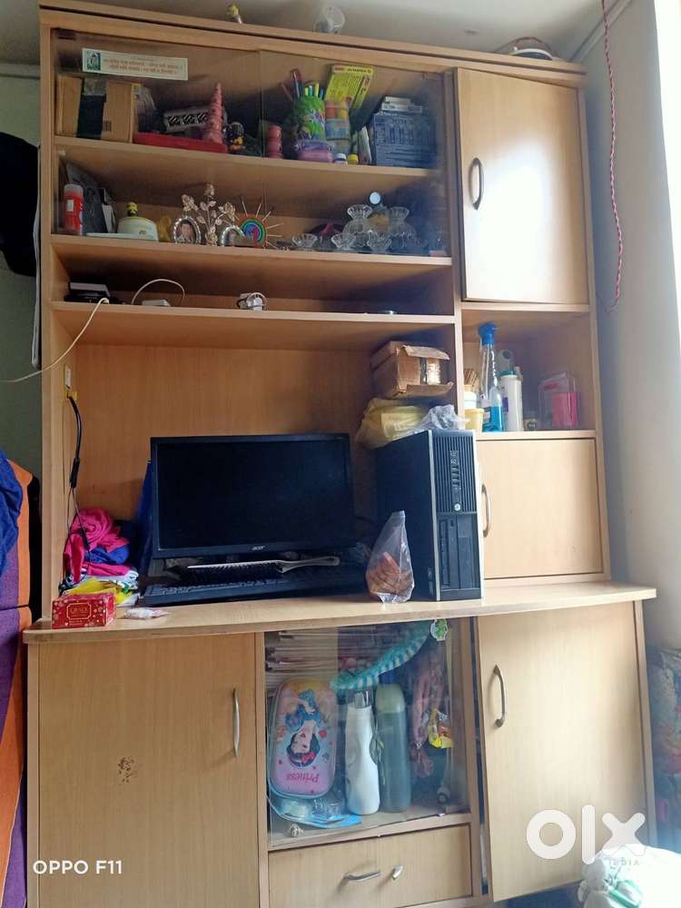 Well maintained showcase fot sell