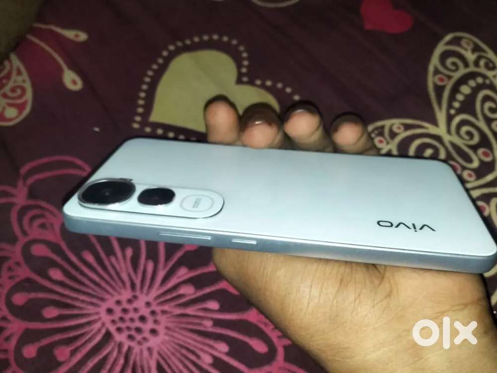 Vivo y400 8gb 256  1 month old