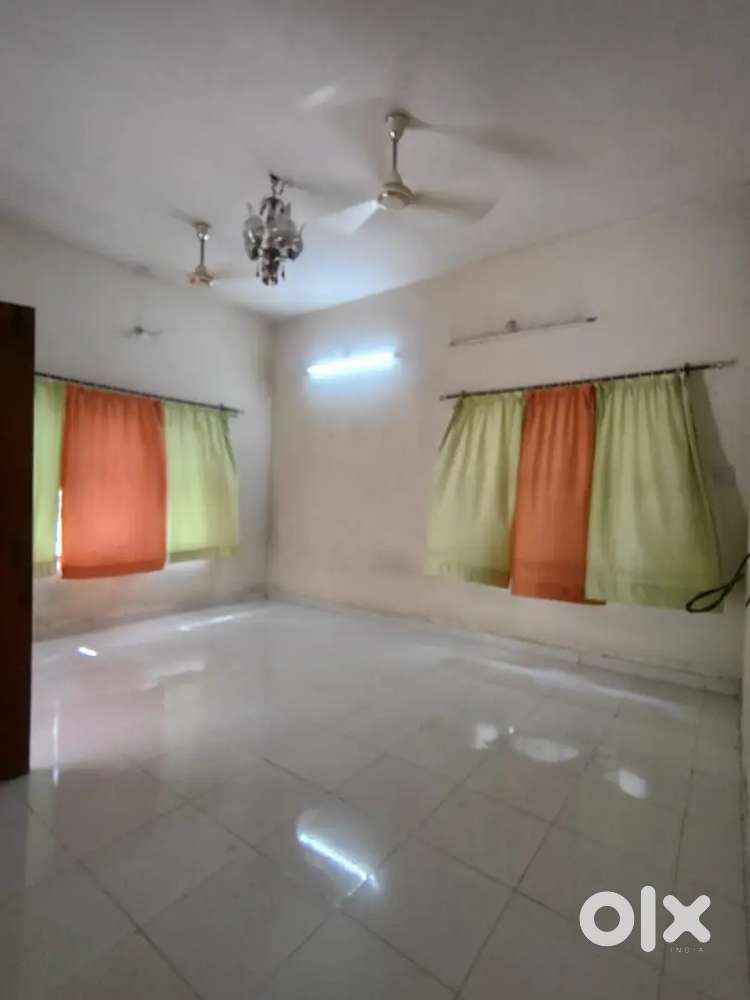 Independent Row House available at Hazaripahad nr Friends colony