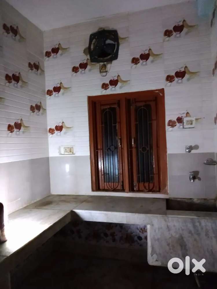 1 Or 2 bhk forest  vecancy January 1st(family)