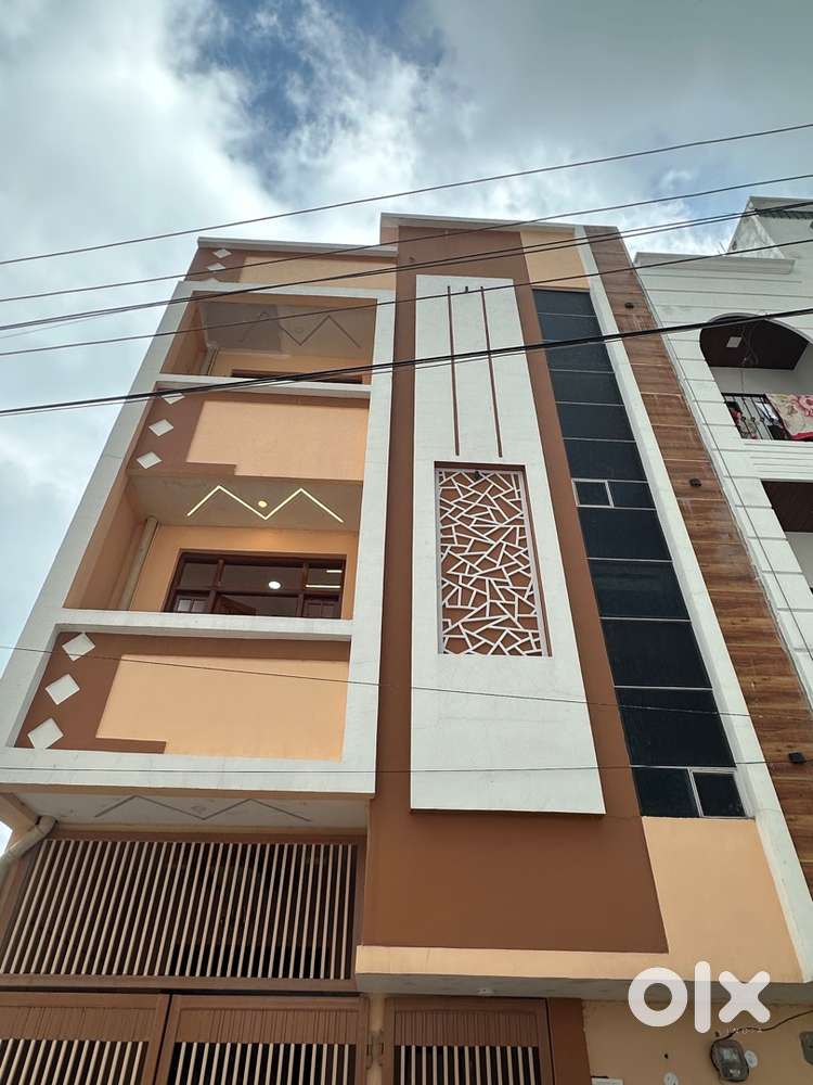 G+2 (100 sqds house for sale at M.M Colony Bandlaguda