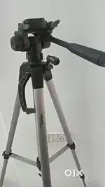 Camera tripod