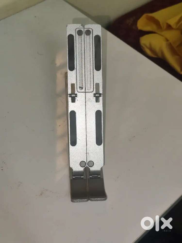Laptop stand