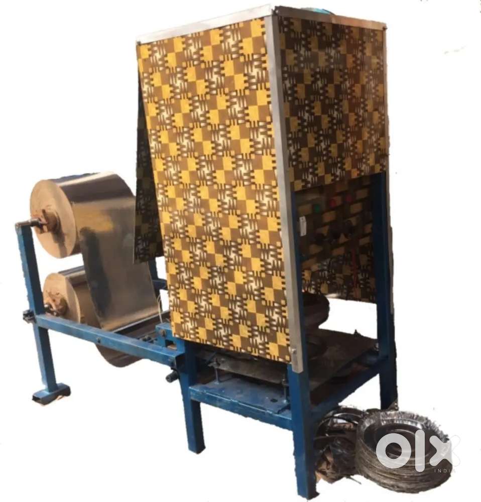 Paper plate. Machine